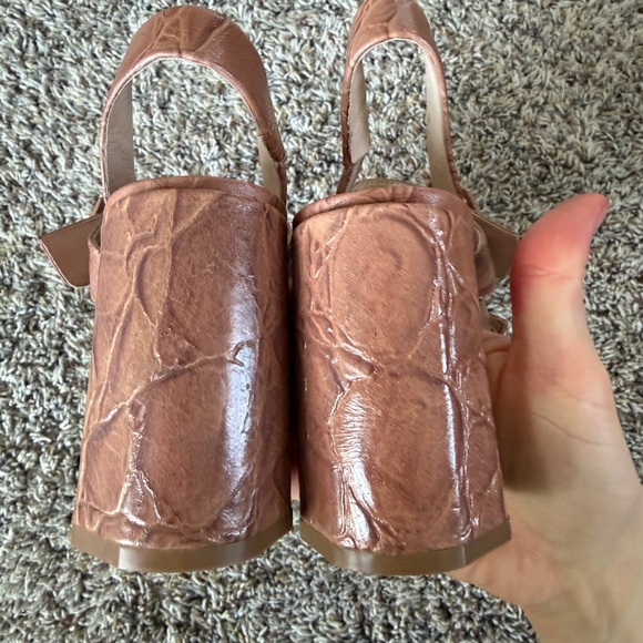 Louise et Cie Soft Rose Crocodile Embossed Leather Strappy Block Heels Size 6.5 - Picture 5 of 6